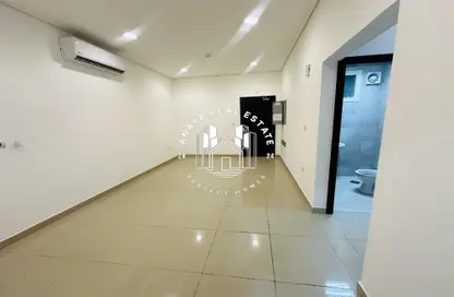 شقة - 2 غرف نوم - 2 حمامات للايجار في المرة - الريان - الدوحة