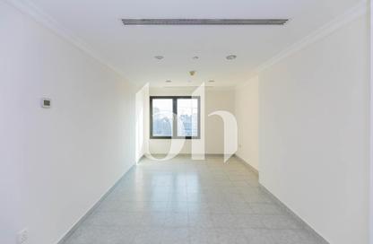 Apartment - 3 Bedrooms - 4 Bathrooms for rent in West Porto Drive - Porto Arabia - The Pearl Island - Doha