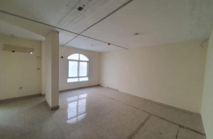 محل تجاري - استوديو - 1 حمام للايجار في شارع العزيزة - العزيزية - الدوحة