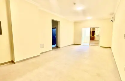 Apartment - 3 Bedrooms - 2 Bathrooms for rent in Anas Street - Fereej Bin Mahmoud North - Fereej Bin Mahmoud - Doha