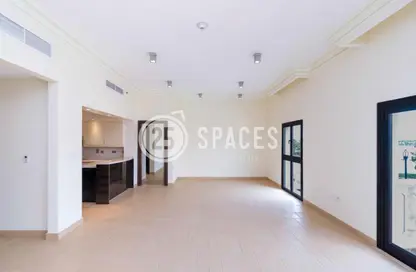 Apartment - 3 Bedrooms - 4 Bathrooms for rent in Carnaval - Qanat Quartier - The Pearl Island - Doha