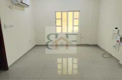 Apartment - 2 Bedrooms - 2 Bathrooms for rent in Al Mansoura - Al Mansoura - Doha
