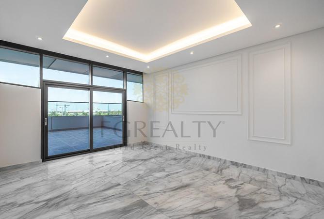 985315 - Property Image 3