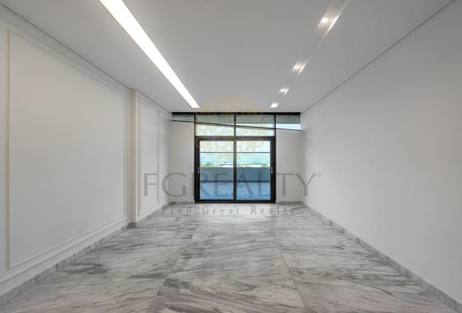 985315 - Property Image 2