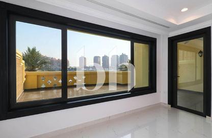 Townhouse - 2 Bedrooms - 3 Bathrooms for sale in West Porto Drive - Porto Arabia - The Pearl Island - Doha
