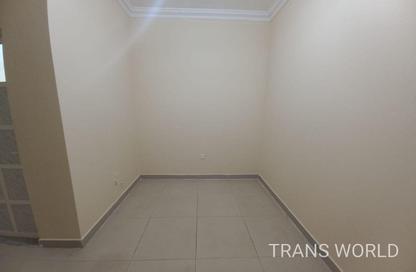 Apartment - Studio - 1 Bathroom for rent in Mamoura 18 - Al Maamoura - Doha