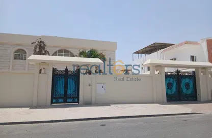 فيلا - 5 غرف نوم - 5 حمامات للايجار في شارع النعيجة - غرب الهلال - الهلال - الدوحة
