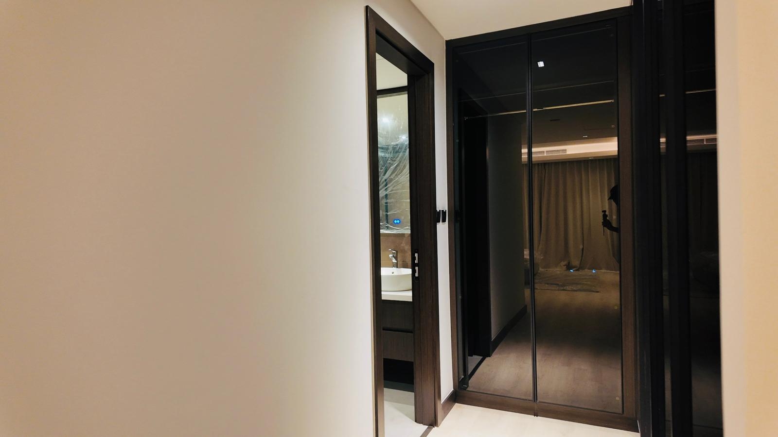 Beautiful furnished 1BHK direct access to beach thumbnail 5