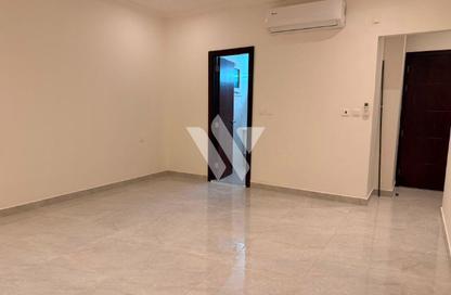Apartment - 3 Bedrooms - 2 Bathrooms for rent in Al Mansoura - Al Mansoura - Doha