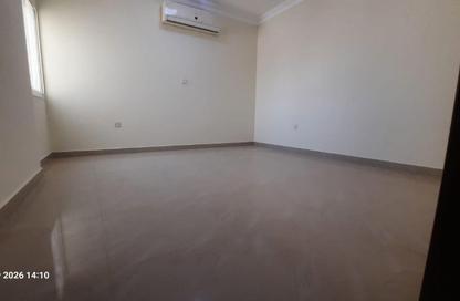 Apartment - 3 Bedrooms - 3 Bathrooms for rent in Bin Omran 35 - Fereej Bin Omran - Doha
