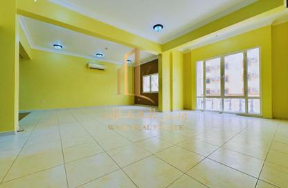 Apartment - 2 Bedrooms - 2 Bathrooms for rent in Thabit Bin Zaid Street - Al Mansoura - Doha