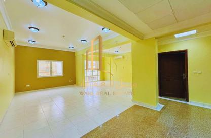 Apartment - 2 Bedrooms - 2 Bathrooms for rent in Thabit Bin Zaid Street - Al Mansoura - Doha