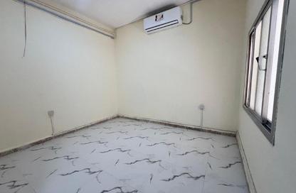 Apartment - 1 Bedroom - 1 Bathroom for rent in Bin Omran 28 - Fereej Bin Omran - Doha
