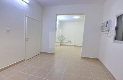 Apartment - 2 Bedrooms - 2 Bathrooms for rent in Umm Ghuwailina 4 - Umm Ghuwailina - Doha