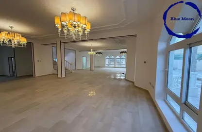 Villa - 4 Bedrooms - 5 Bathrooms for rent in Al Dafna - Al Dafna - Doha