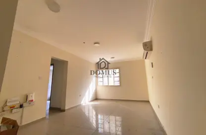 Apartment - 2 Bedrooms - 2 Bathrooms for rent in Thabit Bin Zaid Street - Al Mansoura - Doha