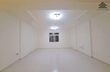 شقة - 3 غرف نوم - 2 حمامات للايجار في ام غوالينا تجارية - ام غويلينا - أم غويلينا - الدوحة