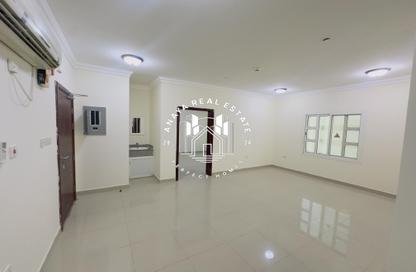 Apartment - 2 Bedrooms - 2 Bathrooms for rent in Al Mansoura - Al Mansoura - Doha