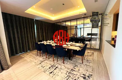 فيلا - 5 غرف نوم - 6 حمامات للايجار في ابراج باي - منطقة الأبراج - جزيرة اللؤلؤة - الدوحة