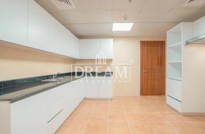 Apartment - 3 Bedrooms - 5 Bathrooms for rent in West Bay Tower - West Bay - West Bay - Doha