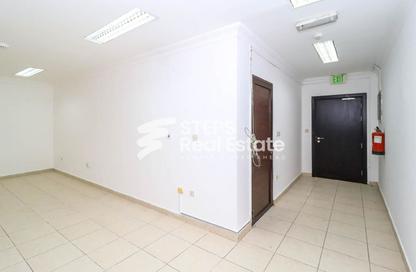 Office Space - Studio - 2 Bathrooms for rent in Al Hanaa Street - Al Gharrafa - Doha