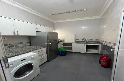 Apartment - 2 Bedrooms - 1 Bathroom for rent in Bin Omran 35 - Fereej Bin Omran - Doha
