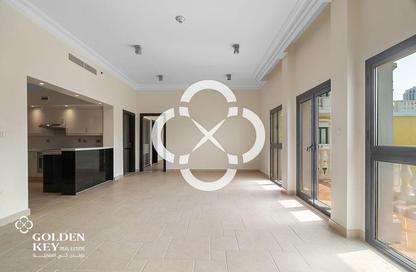 Apartment - 2 Bedrooms - 3 Bathrooms for rent in Carnaval - Qanat Quartier - The Pearl Island - Doha