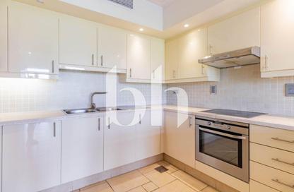 Apartment - 2 Bedrooms - 3 Bathrooms for rent in Carnaval - Qanat Quartier - The Pearl Island - Doha