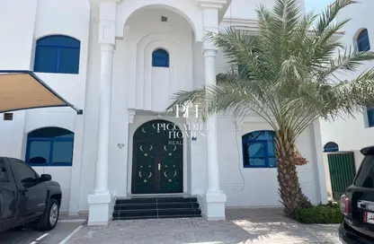 فيلا - 5 غرف نوم - 4 حمامات للايجار في شارع النعيجة - غرب الهلال - الهلال - الدوحة