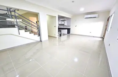 فيلا - 4 غرف نوم - 5 حمامات للايجار في شارع النعيجة - النعيجة - الدوحة