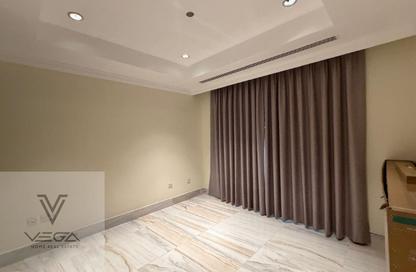 Duplex - 4 - 5 for sale in Tower 7 (Ferrari Tower) - Porto Arabia - The Pearl Island - Doha