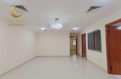 Apartment - 3 Bedrooms - 2 Bathrooms for rent in Umm Ghuwailina 4 - Umm Ghuwailina - Doha