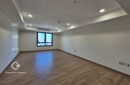 Apartment - 1 Bedroom - 2 Bathrooms for rent in East Porto Drive - Porto Arabia - The Pearl Island - Doha