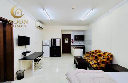 Apartment - Studio - 1 for rent in Umm Ghuwailina 4 - Umm Ghuwailina - Doha