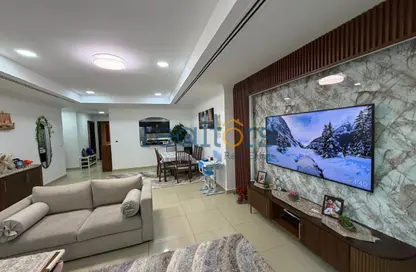 Apartment - 2 Bedrooms - 2 Bathrooms for sale in West Porto Drive - Porto Arabia - The Pearl Island - Doha