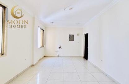 Apartment - 2 Bedrooms - 2 Bathrooms for rent in Umm Ghuwailina 4 - Umm Ghuwailina - Doha
