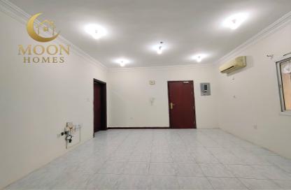 Apartment - 1 Bedroom - 1 Bathroom for rent in Umm Ghwailina Comm - Umm Ghuwalina - Umm Ghuwailina - Doha Apartment - 1 Bedroom - 1 Bathroom for rent in Umm Ghwailina Comm - Umm Ghuwalina - Umm Ghuwailina - Doha