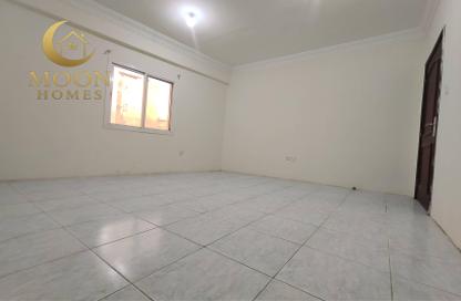 Apartment - 1 Bedroom - 1 Bathroom for rent in Umm Ghwailina Comm - Umm Ghuwalina - Umm Ghuwailina - Doha