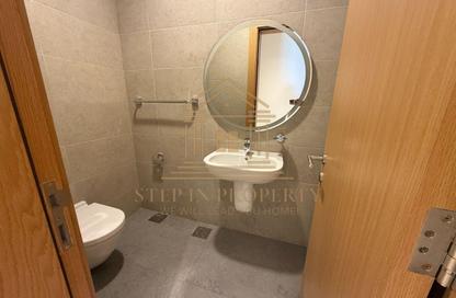Apartment - 2 Bedrooms - 4 Bathrooms for rent in Floresta Gardens - Floresta Gardens - The Pearl Island - Doha