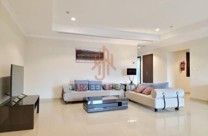 Apartment - 2 Bedrooms - 2 Bathrooms for rent in West Porto Drive - Porto Arabia - The Pearl Island - Doha