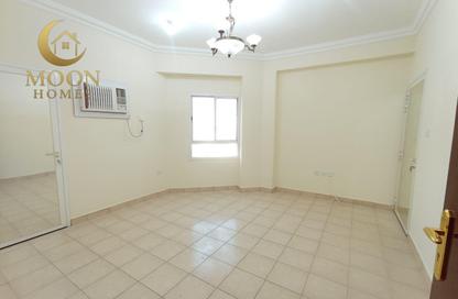 Apartment - 2 Bedrooms - 2 Bathrooms for rent in Umm Ghuwalina - Umm Ghuwailina - Doha