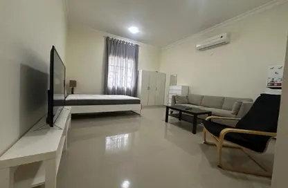 Apartment - Studio - 1 Bathroom for rent in Onaiza Street - Diplomatic Area - Doha