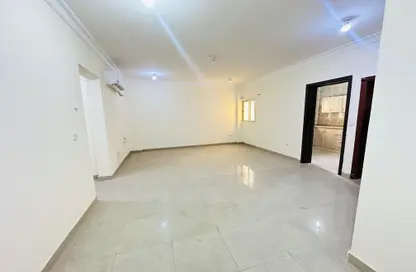 شقة - غرفة نوم - 2 حمامات للايجار في ام غوالينا تجارية - ام غويلينا - أم غويلينا - الدوحة