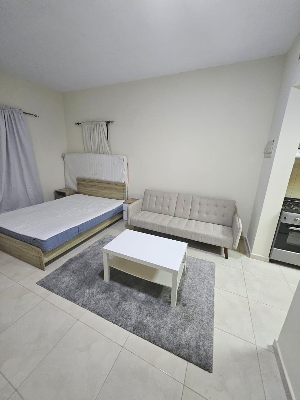 COZY STUDIO FULLY FURNISHED WITH BALCONY thumbnail 4