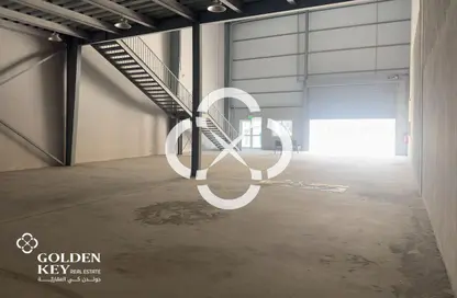 مخزن - استوديو - 5 حمامات للايجار في شارع الصناعية الشرقي - بركة العوامر - الوكرة