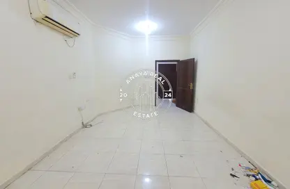 شقة - 2 غرف نوم - 2 حمامات للايجار في شارع المطار القديم - طريق المطار القديم - الدوحة