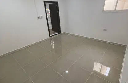 شقة - غرفة نوم - 1 حمام للايجار في طريق سلوى - العزيزية - الدوحة