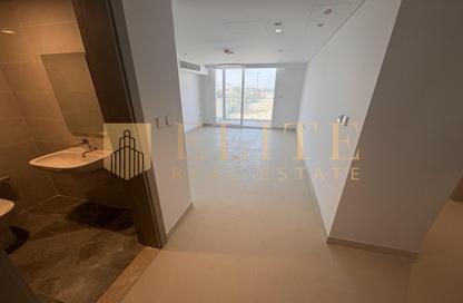 Apartment - 2 Bedrooms - 3 Bathrooms for rent in Le mirage corniche - Ras Abu Aboud - Doha