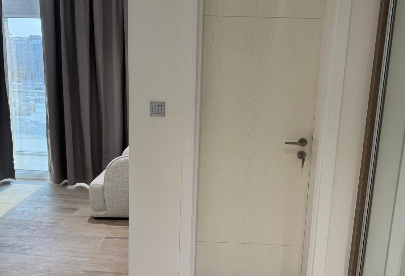 AMAZING 2 BHK FF IN CRESCENT TOWER POOL VIEW thumbnail 21
