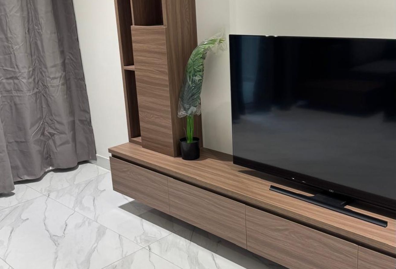 AMAZING 2 BHK FF IN CRESCENT TOWER POOL VIEW thumbnail 10